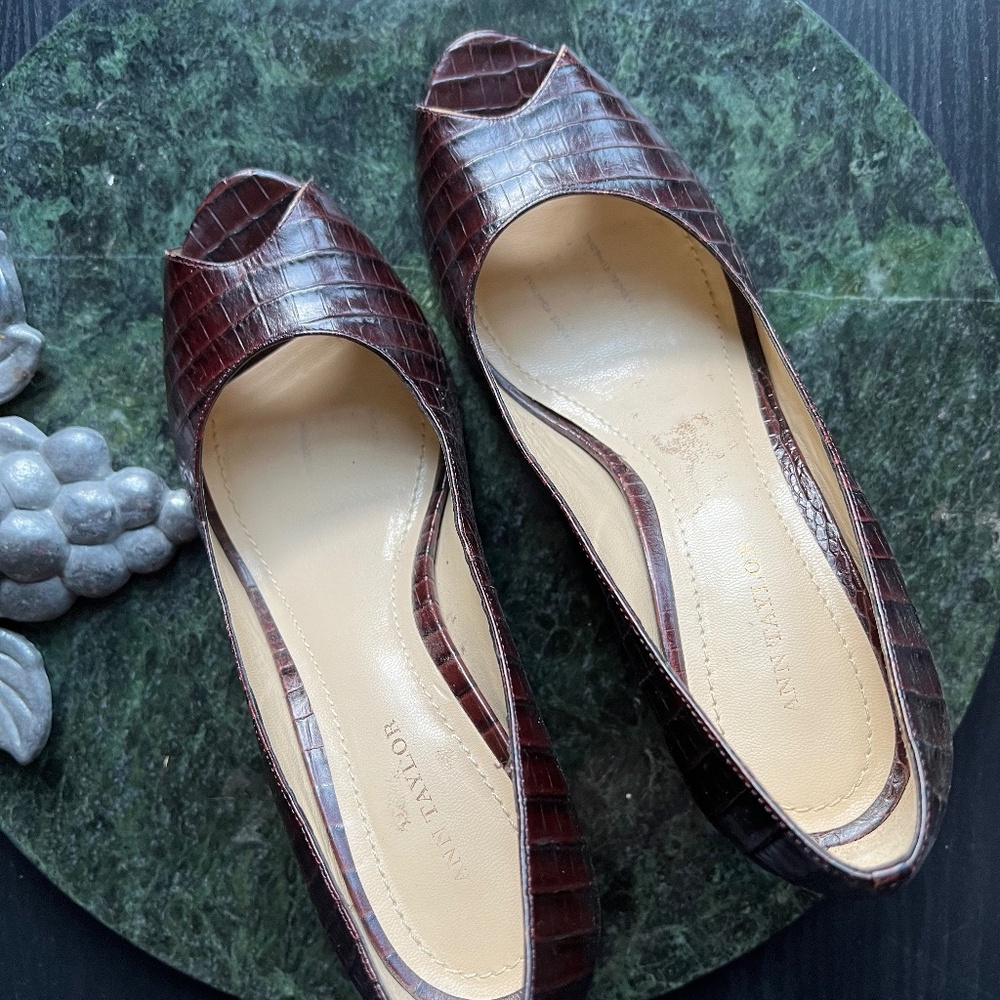Vintage Ann Taylor Peep toe brown croc embossed leather heels
